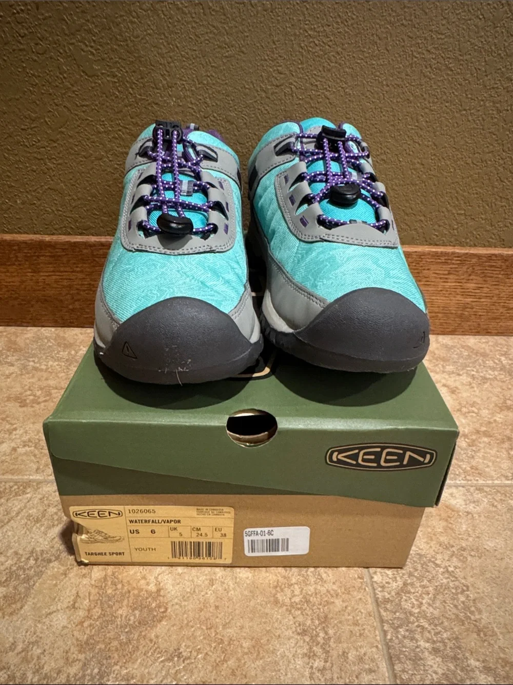 Keen Aqua Water Shoes w/?Gray Toe, Purple Accents Targhee Sport Youth Size 6